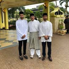 Tun abbas, bendahara seri maharaja, bendahara of johore ve pahang. Di Masjid Sultan Abu Bakar Pekan Hishammuddin Hussein Facebook