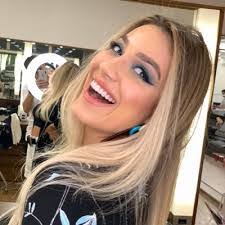 Leticia Lane's Instagram, Twitter & Facebook