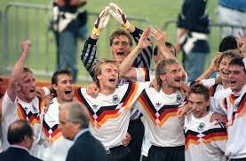 Die nationalmannschaft ist amtierender weltmeister. Deutsche Fussball Nationalmannschaft Die Wm Helden Von 1990 Und Was Aus Ihnen Wurde Fussball Stuttgarter Zeitung
