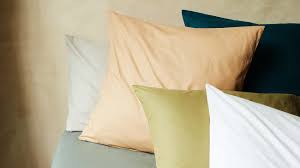 Retrouvez l'énergie, le style et le service personnalisé des magasins la baie dans un environnement de magasinage agréable et convivial. Quel Linge De Lit Choisir Pour La Chambre A Coucher Alinea