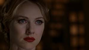 She finds her way to an apartment in hollywood where she reluctantly teams up with betty, played brilliantly by naomi watts. Mulholland Dr 2001