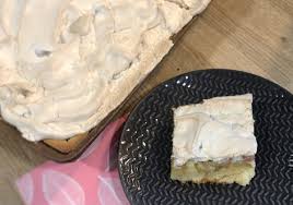 Ein einfacher rührteig mit frischem rhabarber und einer herrlichen baiserhaube. Rhabarber Baiser Herbe Fruchte Und Susser Baiser Vom James Pampered Chef Kochen Backen In Monchengladbach Mit Pampered Chef Und Thermomix Tm6