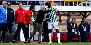 Kulüp basın sözcüsü gökmen:aykut hocamız yarın konya'ya gelecek ve takımın başında antrenmana çıkacak. Konyaspor Da Teknik Adam Arayisi