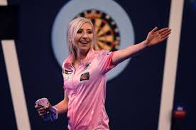 Premier league darts is a weekly darts tournament run through the pdc and shown live on sky sports and sky sports hd. Die Stars Der Unibet Premier League Of Darts 2021 Sport1 Bildergalerie