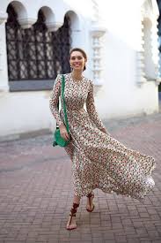 Nelle immagini della nostra fotogallery vi mostriamo gli outfit più belli incentrati su un vestito lungo estivo, dagli abbinamenti con scarpe alte come i sandali con tacco a quelli con scarpe a punta come le mary jane e le décolletés, dai coordinati più casual con sneakers a quelli con sandali bassi e infradito. Hong Kong Zaemash Yasno Vestiti Lunghi Con Scarpe Basse Amazon Indianheritagejourney Com