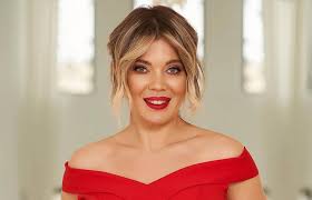 Gina pistol is a romanian film actress and tv presenter.she was born on december 9, 1981 in rosiorii de vede, romania. Ce GÄƒteÈ™te Gina Pistol Pentru Smiley In PlinÄƒ CarantinÄƒ Tabu