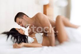 Du willst männer richtig glücklich machen? Verliebte Paar Liebe Machen Im Bett Stockfotos Freeimages Com