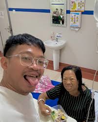 selamat jalan mama.. terima kasih telah berjuang hingga garis finish rumah  mama di surga sudah jadi maaf ya ma chris ga bisa ngantar kepergian mama  tadi Chris selalu sayang mama terima kasih