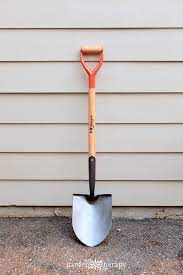 The Home Gardener S Guide To Shovels And Spades Garden Therapy Shovel Garden Power Tools Shovels And Spades