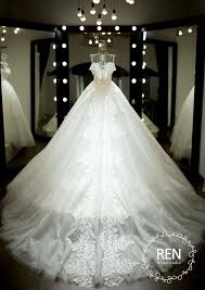 A Pretty Wedding Gown With Lace On Its Train Wedding Dresses Lace Pretty Wedding Dresses Beautiful Wedding Dresses