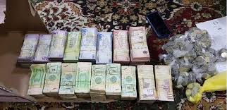 ان الإبتسامة لا تكلف شيئاً ، ولكنها تعني الكثير. Ø¶Ø¨Ø· Ø£ÙƒØ«Ø± Ù…Ù† Ù†ØµÙ Ù…Ù„ÙŠÙˆÙ† Ø±ÙŠØ§Ù„ Ù…Ø¬Ù‡ÙˆÙ„Ø© Ø§Ù„Ù…ØµØ¯Ø± Ø¨Ø­ÙˆØ²Ø© ÙˆØ§ÙØ¯ Ø¹Ø±Ø¨ÙŠ ÙˆØ¶Ø¹Ù‡Ø§ Ø¯Ø§Ø®Ù„ ÙƒØ±ØªÙˆÙ† Ù…ÙŠØ§Ù‡ ØµÙˆØ±