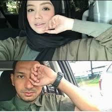 Mohammad razizan abdul razak (born 3 may 1984) is a malaysian comedian, actor, television personality, rapper, singer and businessman. Zizan Razak Mira Filzah Kini Semakin Intim