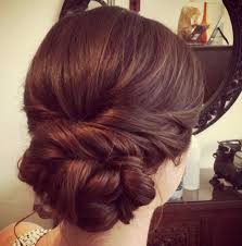 Coiffures de mariage simples pour un look de mariée naturel ; Coiffure De Mariage Wedding Hairstyle Studio Marie Pierre Vogue Tunisie Maroc Algerie Magazine Fashion Luxe Inspiration Et People