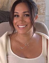 Aug 04, 2020 · meghan markle recently celebrated her 39th birthday—and the entire royal family got in on the celebration. Meghan Markle S Beagle Looks Unhappy At Being Disturbed During Her 40th Birthday Address Daily Mail Online