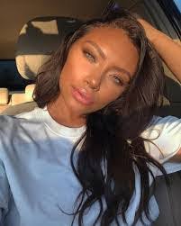 Melissa Schiesser's Instagram, Twitter & Facebook