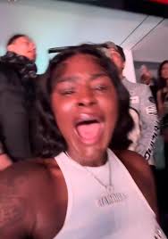 Who did slims makeup? It looks horrible. She can look way better.