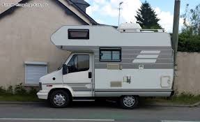Camping Car A Capucine Tres Court Hymer Sur Porteur C25 Camping Camping Cars Amenagement Camping Car