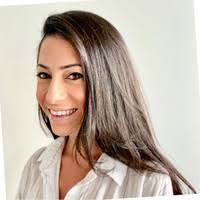 Shari Brennan's Instagram, Twitter & Facebook