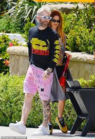 Behati prinsloo dating history, 2021, 2020, list of behati prinsloo relationships. Adam Levine Und Seine Frau Behati Prinsloo Geniessen Einen Familienausflug Mit Seinem Vater Fred In Montecito Aktuelle Boulevard Nachrichten Und Fotogalerien Zu Stars Sternchen