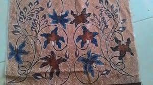 Motif ini bisa dibilang paling banyak dipakai baik oleh orang indonesia maupun orang. Motif Batik Lunglungan Bunga Kapas In Tradisional Colour Tekstil Kapas