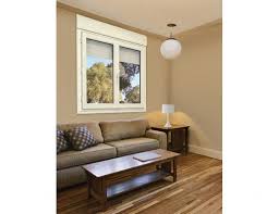 Simplifiez Vous La Vie Avec Une Fenetre Avec Volet Roulant Integre La Solution Ideale Pour Bien Reguler La Lu Amenagement Salon Fenetre Pvc Decoration Maison