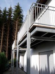 Anbau Von Zwei Gleichen Terrassen An Ein Wohnhaus Belag Werzalit Balkon Bauen Balkonanbau Stahlbauten