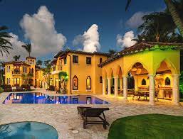 Guests can get to espanola way in 20 minutes on foot. Miami S Villa Jasmine Has Incomparable Views Of The Skyline Mansion Global