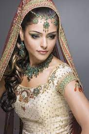 Mariage Indien Robes De Mariee Indienne 2054657 Indian Wedding Dress Indian Bridal Makeup Bridal Makeup Tips