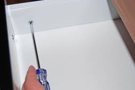 Schublade Ausbauen Neue Schubladenschienen Montieren Anleitung Tipps Vom Tischler Haushaltsreparaturen Diybook De