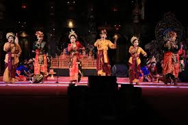 Penggabungan dua istilah, misalnya allegro vivace yang berarti lebih cepat dari allegro , tetapi kurang dari vivace Bab 11 Menyanyikan Lagu Tradisional Salshabillasept