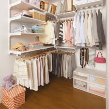 浴衣はスカート用ハンガーで 帽子は壁かけ収納もあり 収納 アイデア クローゼット 収納 インテリア クローゼット