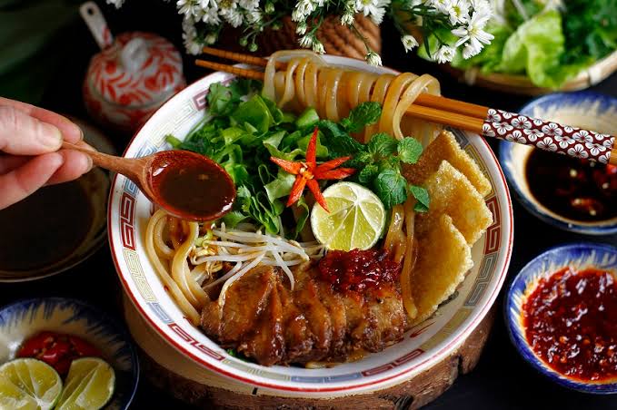 Cao Lau: A signature dish on the culinary map of Hoi An – VinWonders