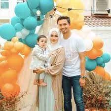 Selepas empat bulan mendirikan rumah tangga, pelakon elfira loy hari ini berkongsi momen indah dalam hidupnya dan sekaligus bagaimanapun, elfira enggan berkongsi usia kandungannya. Mommy Ayah Sayang Kamu Hingga Ke Syurga Dua Majlis Sambutan Harijadi Pertama Rayyan Elfira Loy Luah Rasa Gembira Pa Ma