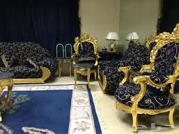 كنب كلاسيكي كحلي وذهبي طقمين للبيع