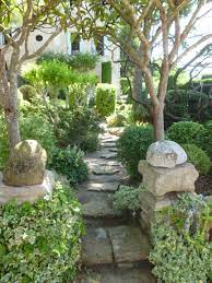 La louve is a bit like a hermès scarf, at first it appears like a beautiful design then you begin to see the details. La Louve A Landscape In A Garden Jardins A L Anglaise