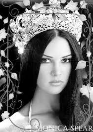 Gloria Marron's Instagram, Twitter & Facebook