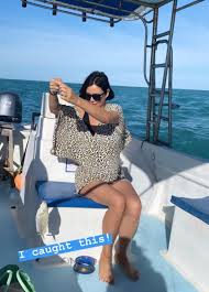 It means her pants are too tight in the front, allowing people to lip read, if you know what i mean. Catherine Bell S Feet Wikifeet