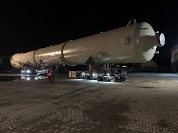 The power pack unit powers the machine and is usually mounted at the r. 330 Tonnen Mit Spmt Transportiert Neuer Schares Rekord