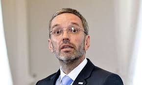 Von 2006 bis 2017 war er abgeordneter zum österreichischen nationalrat. Ovp Schwenkt Auf Fpo Linie Ein Anwesenheitspflicht Fur Asylwerber Uber Die Hausordnung Kleinezeitung At