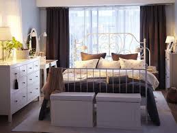 Romantisches Schlafzimmer Mit Vintage Hauch Und Metallbett Schlafzimmer Design Ikea Schlafzimmer Wohnen