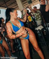 Elley Davies porn leaks- she does look appealing but her