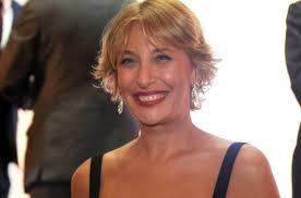 Kocası ve kocasının sevgilisiyle aynı evde yaşayacak. Gulse Birsel In 20 Yildir Kiminle Evli Oldugunu Duyan Sasip Kaliyor Kocasi Da Unlu Cikti Son Dakika Magazin