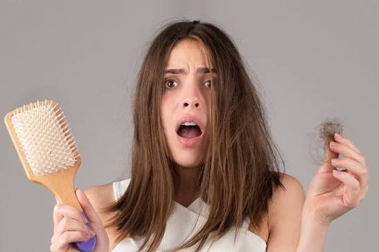 أفضل 4 منتجات لعلاج تساقط الشعر يمكنك تجربتها