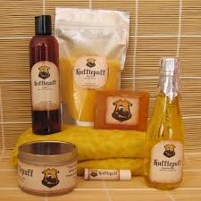 Hufflepuff Harry Potter Themed Deluxe Spa Gift Set Cherry Pit Pack Heating Bath Salt Soy C Harry Potter Hufflepuff Harry Potter Diy Harry Potter Universal