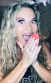 Jessica Ostrowski's Instagram, Twitter & Facebook