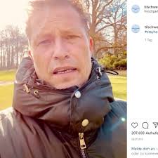 Schweiger sagt in dem video: Til Schweiger Aufregung Uber Nichteinhaltung Von Abstanden Stern De