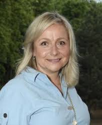 Darlene Toth's Instagram, Twitter & Facebook