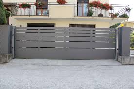 I cancelli in ferro moderni possono essere realizzati in molteplici tipologie e dimensioni, con apertura ad anta singola, a doppia anta o scorrevole. Cancelli Moderni Modello 34 Cancelli Cancelli Da Giardino Progettazione Recinzione