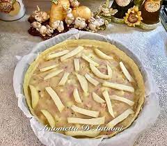 3insaporite con sale e pepe gli spinaci già cotti, amalgamateli alle cipolle e stendeteli sulla pasta sfoglia. Torta Salata Con Pasta Sfoglia E Ripieno A Sorpresa Foto Passo Passo