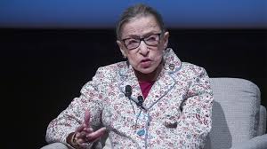 Ζώα, «αρειανάρα», σύζυγος, παιδιά, ύποπτο δικαστήριο. Aikaterinh Sakellaropoyloy Poia Einai H Dikasths Rbg Poy 8aymazei H Nea Proedros Ths Dhmokratias